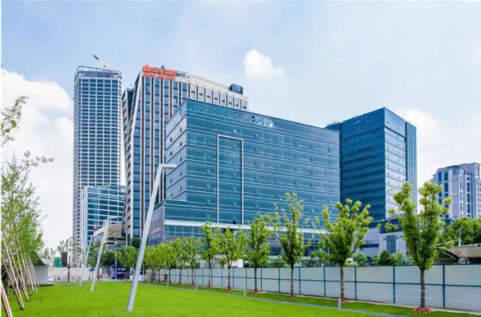 1648798186475001.jpg 东航滨江中心.jpg